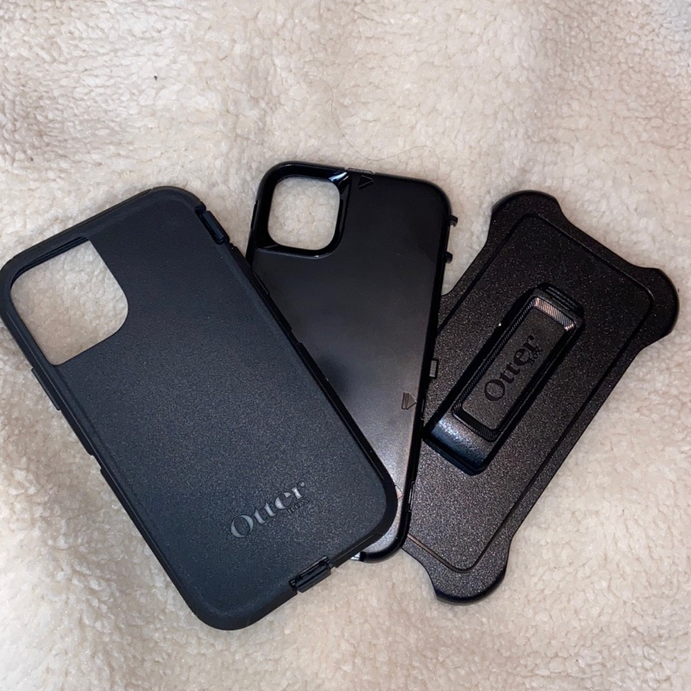 IPHONE 11 OTTER BOX CASE